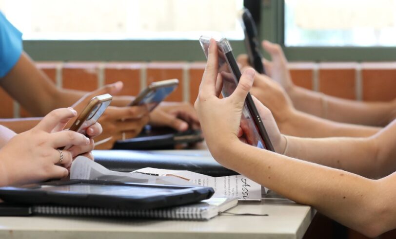 Cell phones in classroom, cell phone bans, Missouri SB 68, omnibus bills