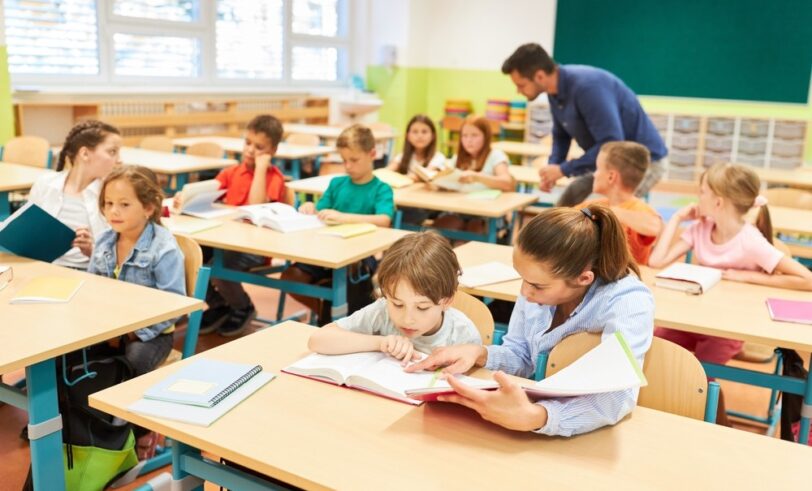 Students reading in classroom, three-cueing reading, reading education, phonics instruction, SB 68 Missouri